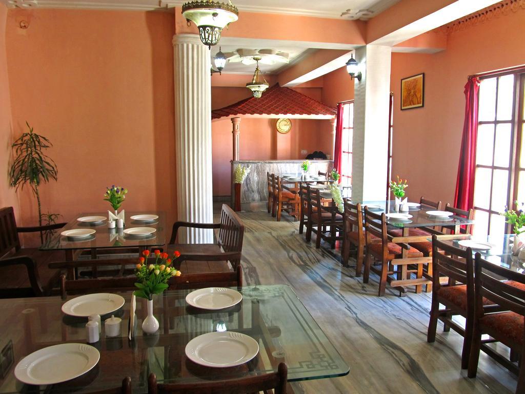 Hotel Alpine Crest Гангток Екстериор снимка
