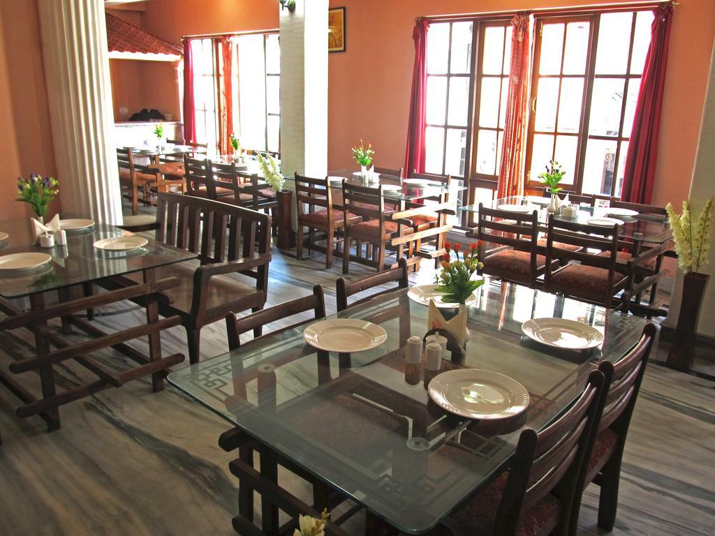 Hotel Alpine Crest Гангток Екстериор снимка