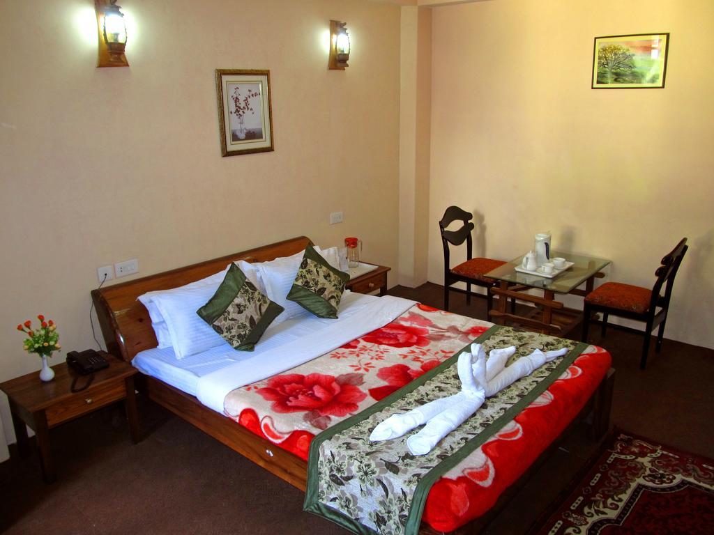 Hotel Alpine Crest Гангток Екстериор снимка